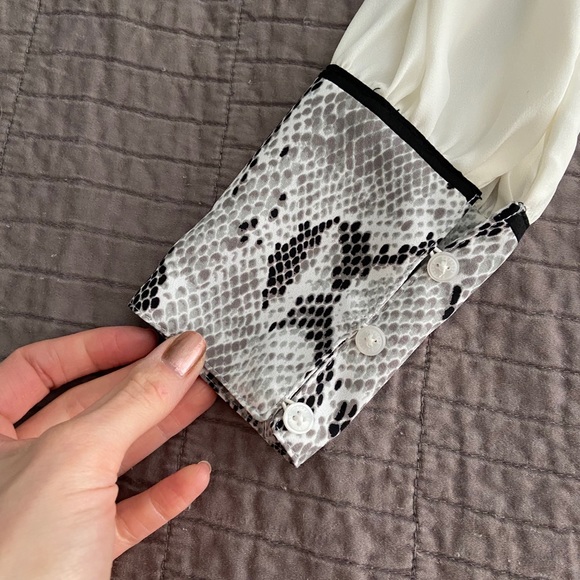 Express Blouse - Picture 3 of 4